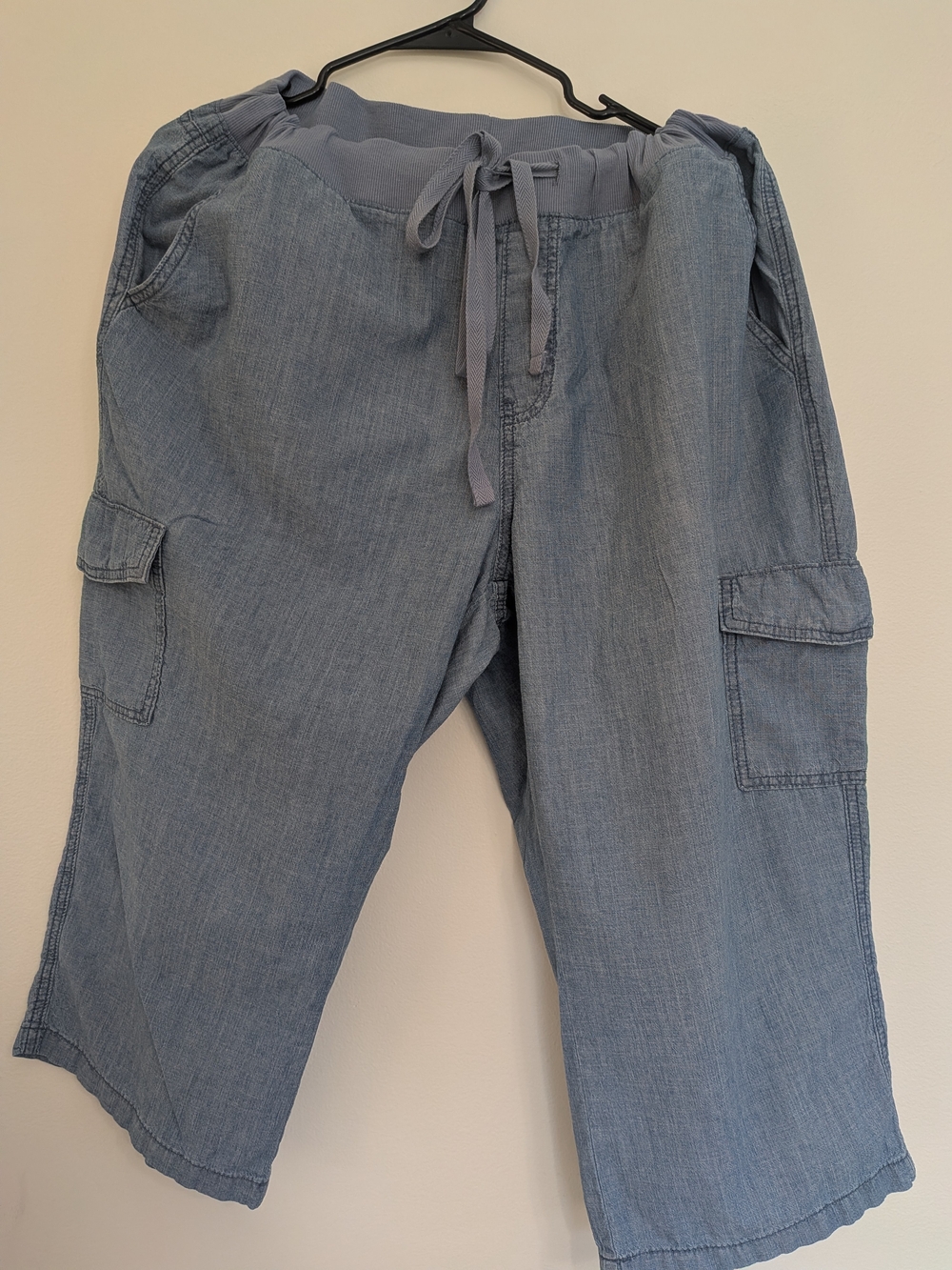 Sort After St. John's Bay Light Blue Cargo Capri Jogger Pants